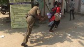 বিশ্ববিদ্যালয়ে ছাত্রছাত্রীদেরকে পুলিশের লাঠিপেটা
