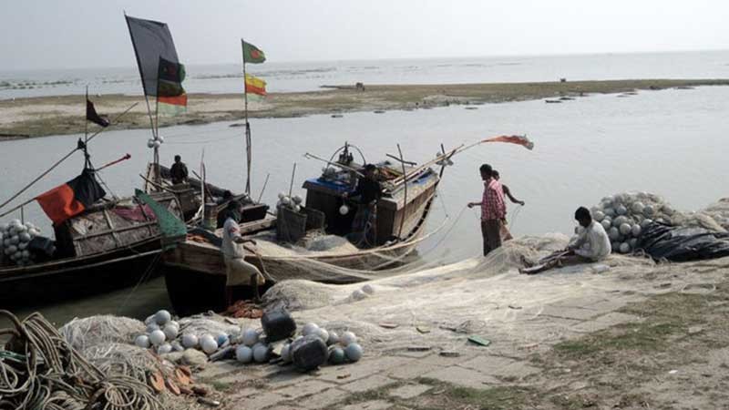 পদ্মা-মেঘনা নদীতে মাছ ধরা বন্ধ