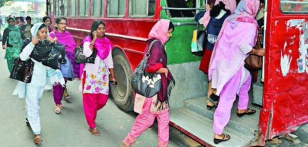 নিবিঘ্নে চলাচলে নারীরা পাচ্ছে বাস সার্ভিস