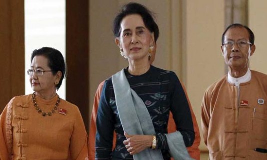 মন্ত্রীসভায় যোগ দিচ্ছেন অং সান সুচি
