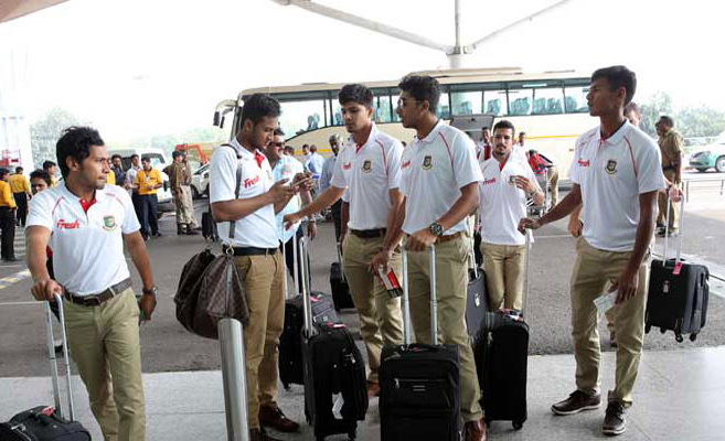 দেশে ফিরল মাশরাফিরা