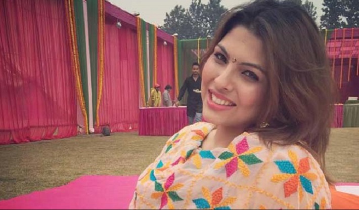মেহেদির রং না মুছতেই আত্মহত্যা করলেন মডেল প্রিয়াংকা