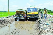 পৌরসভার বর্জ্যে রাস্তায় পুকুর!