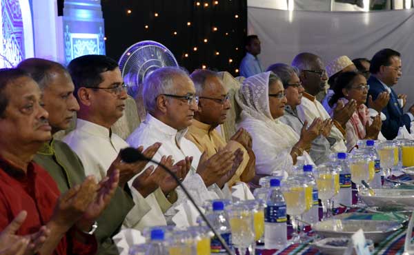 বিশিষ্ট ব্যক্তিদের সন্মানে প্রধানমন্ত্রী ইফতার