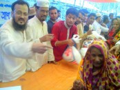 জামালপুরে বন্যাদুর্গতদের মাঝে ত্রাণ বিতরণ করলেন ইসলামিক ফ্রন্ট
