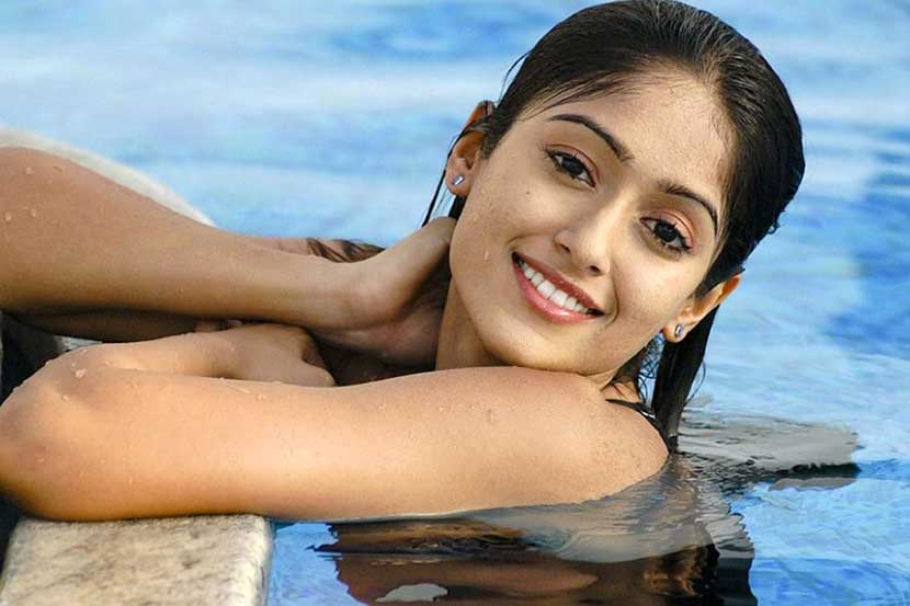 আইনি ঝামেলায় জড়াচ্ছে ইলিয়ানা