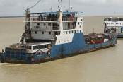কাওড়াকান্দি-শিমুলিয়ায় নৌযান চলাচল বন্ধ
