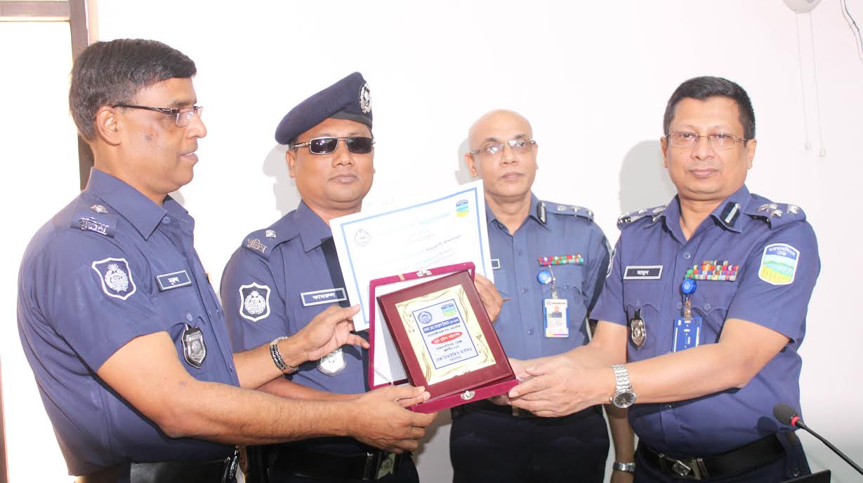 ময়মনসিংহ রেঞ্জের শ্রেষ্ঠ পুলিশ পরিদর্শক কামরুল 