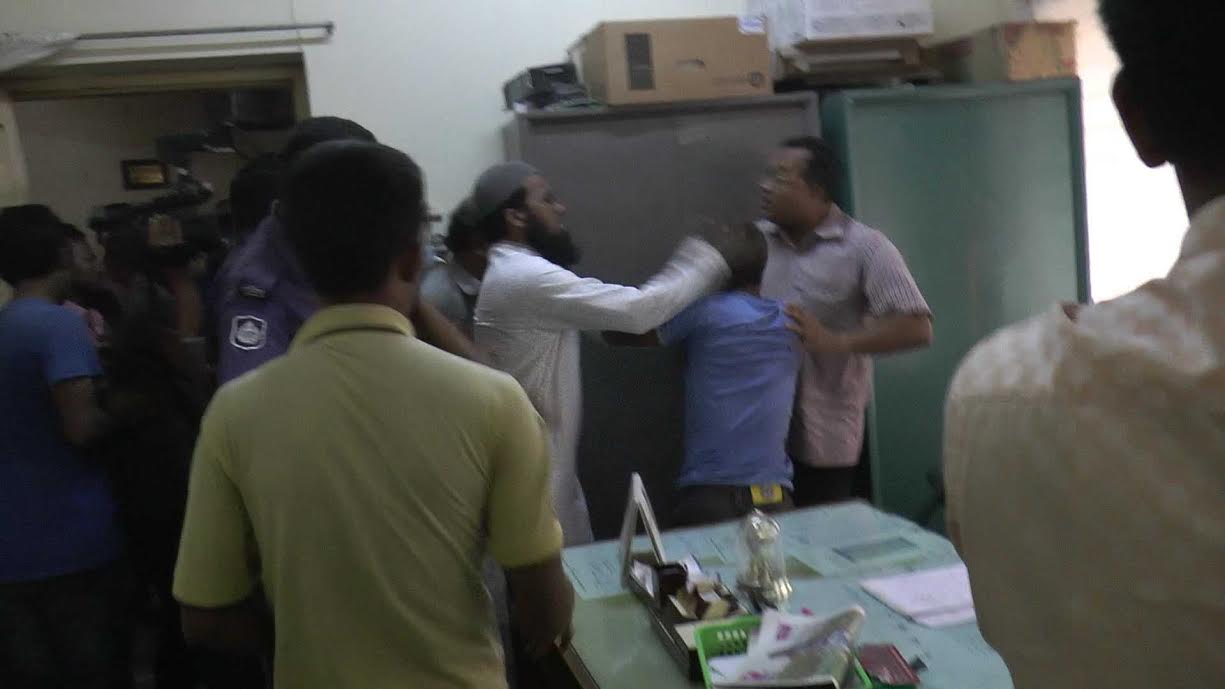 চিকিৎসকের অবহেলায় গাইবান্ধা হাসপাতালে রোগীর মৃত্যু