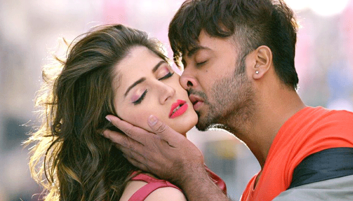 শ্রাবন্তীকে ছেড়ে শুভশ্রীর কাছে সাকিব