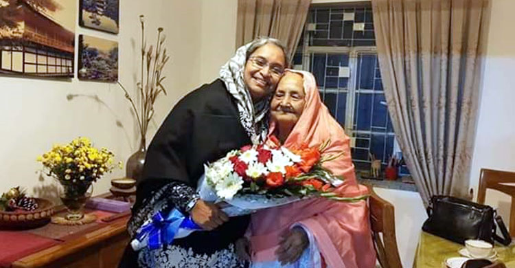 সেই শিক্ষিকার মেয়েই আজ শিক্ষামন্ত্রী
