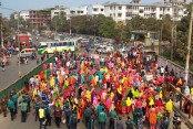 বেতন কাঠামো প্রত্যাখ্যান করে বিক্ষোভ করছে পোশাক শ্রমিকরা
