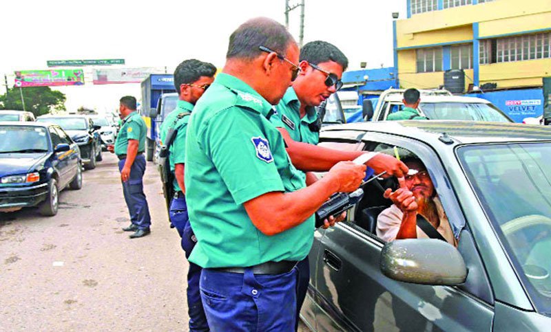 জেনে নিন ‘মোটরযান আইন’ অনুযায়ী কোন অপরাধে কি শাস্তি
