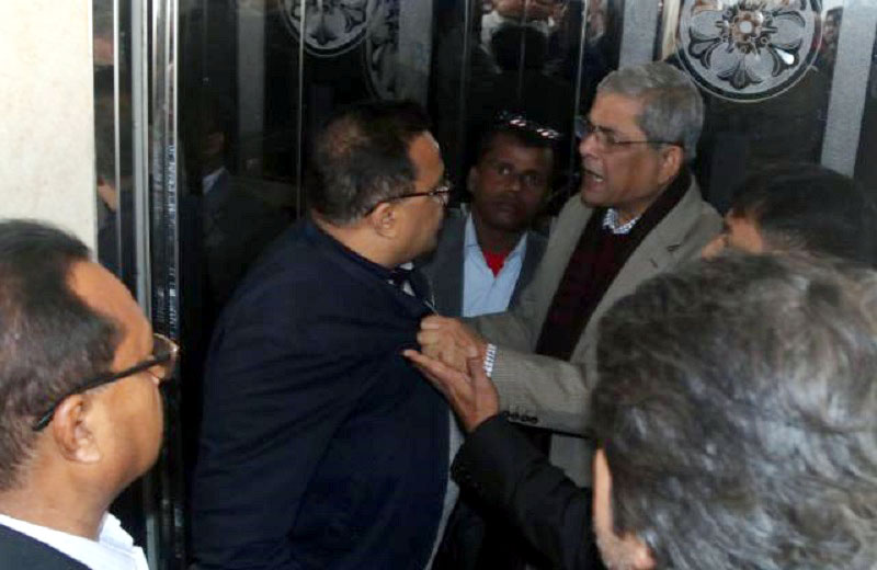 ফখরুলের সাথে বিএনপি নেতার হাতাহাতি
