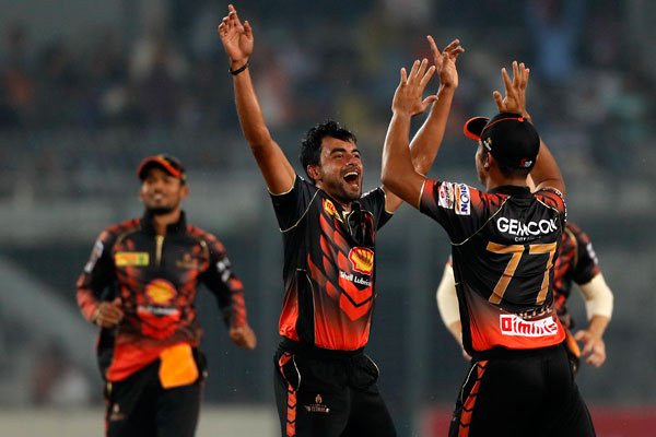 টস জিতে কুমিল্লার বিরুদ্ধে ফিল্ডিংয়ে খুলনা
