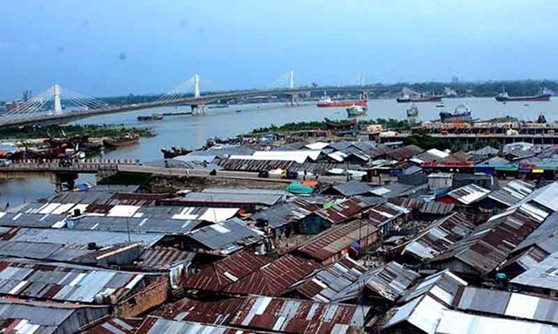 কর্ণফুলীতে অবৈধ স্থাপনা উচ্ছেদে অভিযান চলছে
