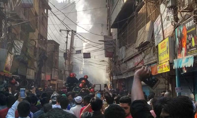 বংশালে মোটরসাইকেল পার্টসের দোকানে আগুন