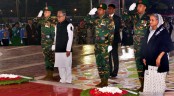 একুশের প্রথম প্রহরে রাষ্ট্রপতি ও প্রধানমন্ত্রীর শ্রদ্ধা নিবেদন
