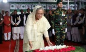বঙ্গবন্ধুর প্রতিকৃতিতে শেখ হাসিনার শ্রদ্ধা