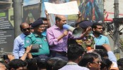 শিক্ষার্থীদের তোপের মুখে মেয়র-ডিএমপি কমিশনার
