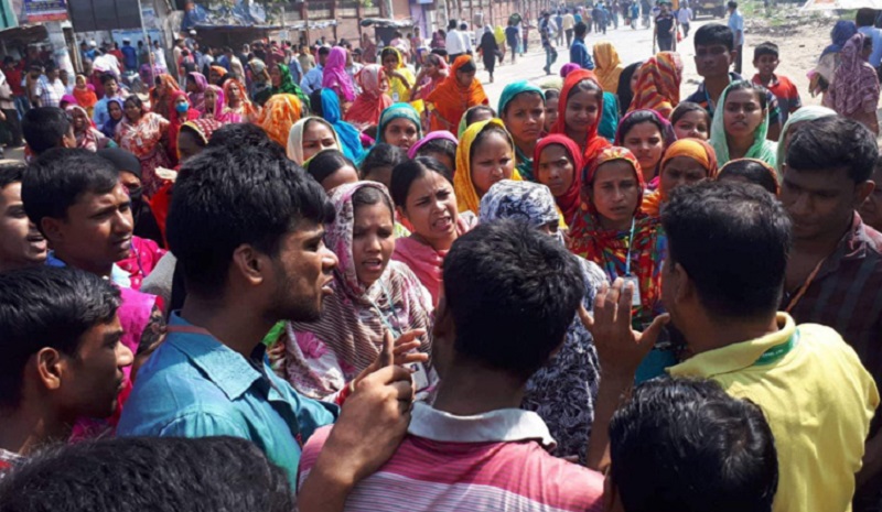 গাজীপুরে পোশাক শ্রমিকদের সড়ক অবরোধ
