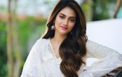 বাংলাদেশি ভক্তদের কাছে আশীর্বাদ চাইলেন নুসরাত জাহান

