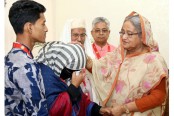 প্রধানমন্ত্রীর সঙ্গে নুসরাতের পরিবারের সাক্ষাৎ
