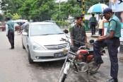 রাজধানীতে ট্রাফিক আইনে ৫৯৫১ মামলায় ৩০ লক্ষাধিক টাকা জরিমানা
