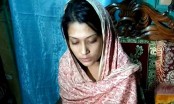 মিন্নিকে ধরে নিয়ে গেছে পুলিশ
