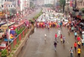 শ্যামলীতে পোশাক শ্রমিকদের সড়ক অবরোধ, যান চলাচল বন্ধ
