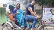 ঢাকায় রিকশা চালালেন স্বামী, বসে শ্রাবন্তী