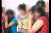 পুরান ঢাকার আবাসিক ভবনে অবৈধ কাজে লিপ্ত ১৪ নারী-পুরুষ আটক
