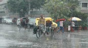 মুষলধারে বৃষ্টি ঢাকায়, অলিগলিতে হাঁটু পানি
