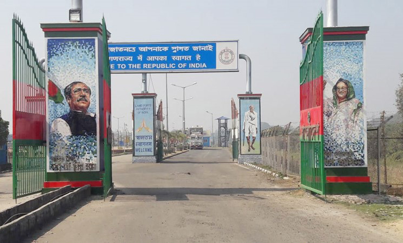দুর্গাপূজায় টানা আট দিনের ছুটির ফাঁদে বেনাপোল স্থলবন্দর
