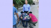 যুবলীগ চেয়ারম্যানের পা ধরে সালামের ছবি ভাইরাল