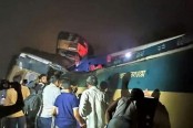 বগির নিচে চাপা পড়ে আছে অনেকে: রেল সচিব