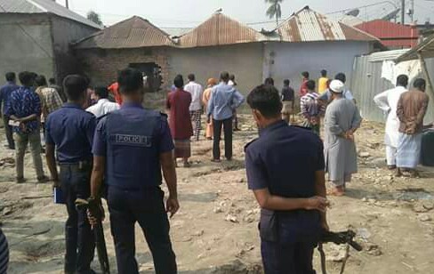 নড়াইলে মসজিদের নিমান কাজ বন্ধ হওয়ার কারণে ব্যবসা প্রতিষ্ঠান উচ্ছেদ