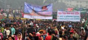 বীর শহীদদের শ্রদ্ধা জানাতে স্মৃতিসৌধে উপচেপড়া ভিড়
