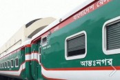 রেললাইনের স্লিপার ভেঙে পড়ায় ঢাকামুখী ট্রেন চলাচল বন্ধ
