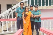 ডিপজলের বাড়িতে পুলিশ!

