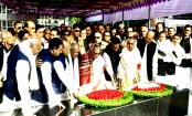 বঙ্গবন্ধুর প্রতিকৃতিতে আ’লীগের নতুন কমিটির শ্রদ্ধা
