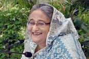 ১০ টাকার টিকিট কেটে চক্ষু পরীক্ষা করালেন প্রধানমন্ত্রী
