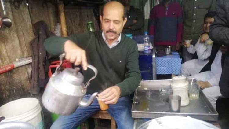 আট শ টাকায় আট কাপ চা খাওয়ালেন মেয়র প্রার্থী আতিক! 