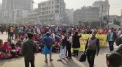 বকেয়া বেতন-ভাতার দাবিতে মিরপুর সড়ক অবরোধ