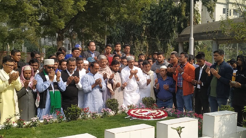 সাবেক মেয়র আনিসুল হকের কবর জিয়ারত করলেন তাবিথ-ইশরাক