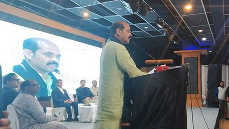 আধুনিক ঢাকার জন্য নৌকার বিকল্প নেই: আতিক
