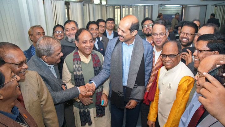 বিএনপি মহাসচিবের দোয়া চাইলেন আ’লীগের আতিকুল