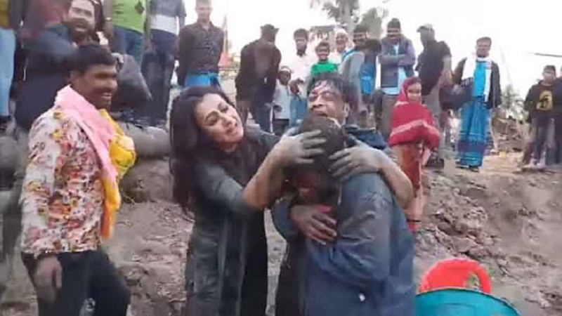 ফেরদৌসকে কাদা মাখালেন পূর্ণিমা