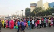 তেজগাঁওয়ে পোশাক শ্রমিকদের সড়ক অবরোধ