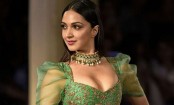 উন্মুক্ত শরীর প্রদর্শনেও হাসির খোরাক কিয়ারা